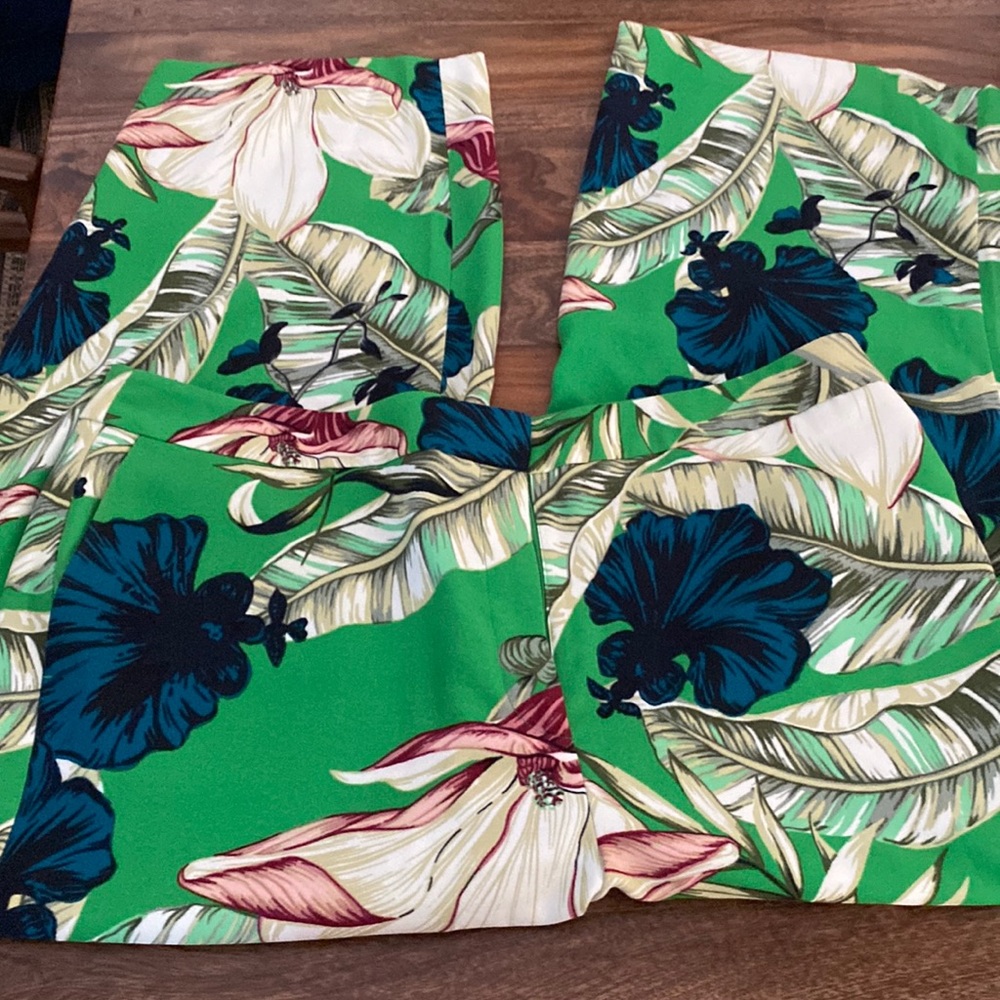 Vibrant wide leg ankle/capri Ann Taylor Pants